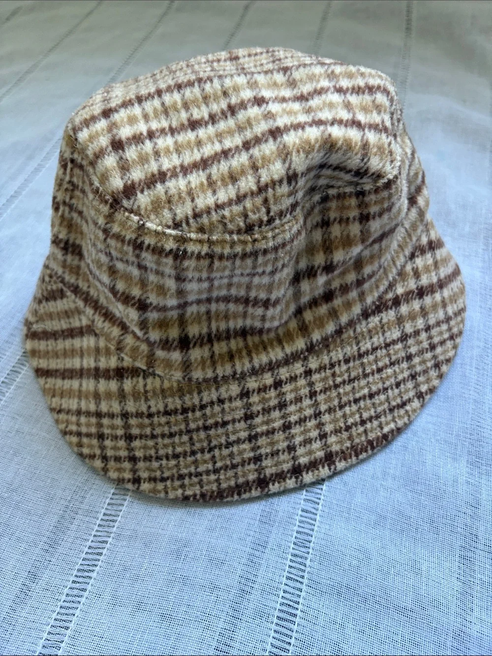 David and Young Plaid Bucket Hat in Tan and Cream